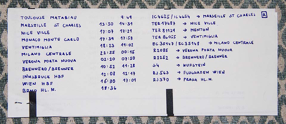 Jízdní řád mé zpáteční cesty přes Francii, Monako, Itálii a Rakousko. Vlaků je nyní jedenáct, ale přestupy nejsou tak ostré. Po poledni jsem na nádraží dokonce sehnal rezervaci (za 18 €) na vlak IC4655. To bude jízda!