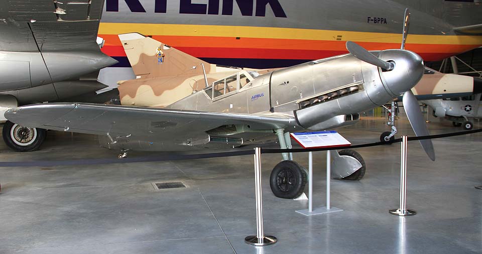 Neblaze proslulý Messerschmitt Bf 109-E dal přeneseně jméno nejmodernější lokomotivě z plzeňské (kyperské) Škodovky.