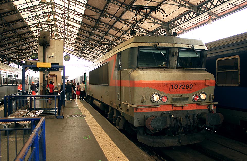 Že povede náš IC4655 nějaký zajímavý stroj, jsem tušil. Ale, že to bude druhá nejškaredší lokomotiva na světě, to jsem nečekal.