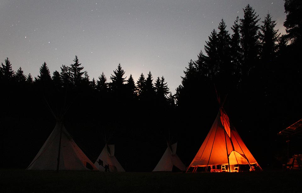 Večer jsme mohli z tábora sledovat zvláště hlubokou oblohu plnou hvězd - takovou, jakou ve městě nikdy nespatříte.