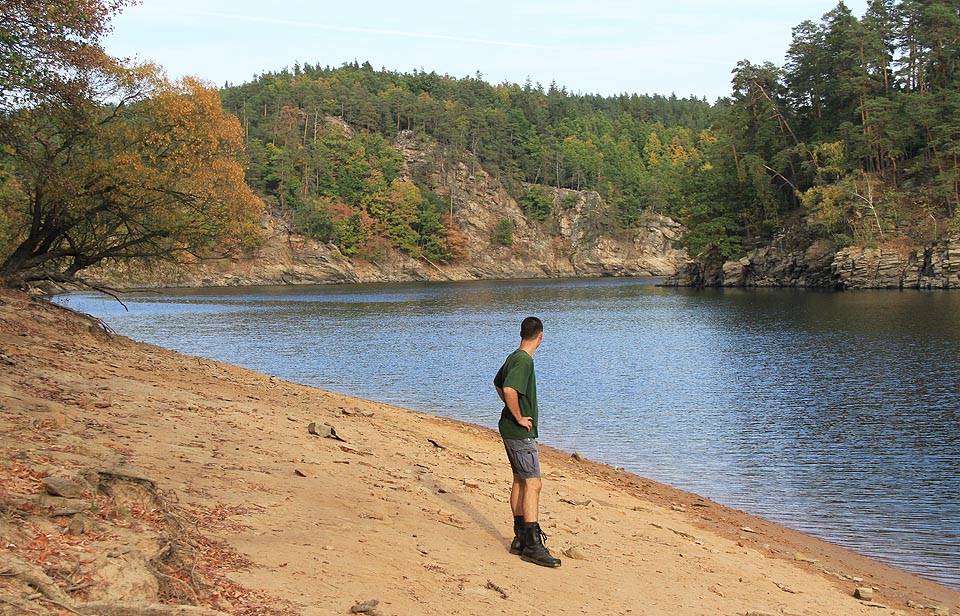 Po velice suchém létu bylo letos vody nebývale málo. Pravděpodobně nejnižší stav, jaký jsme na Prasklém džbánu kdy zažili.
