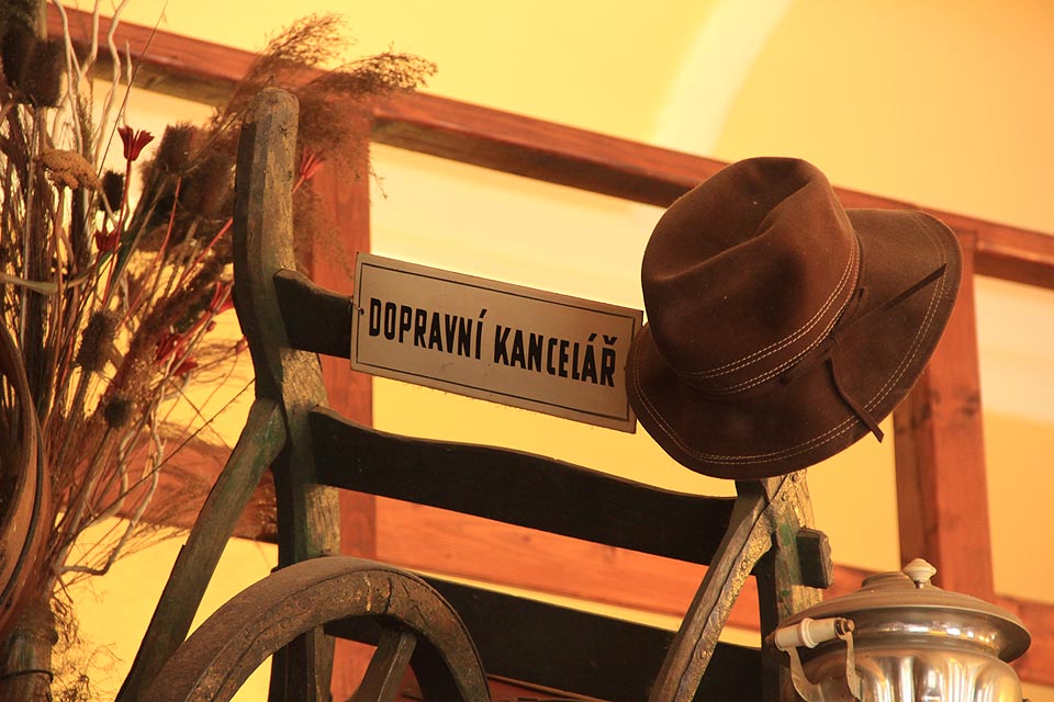 Dopravní kancelář se nachází v hotelu Max na Nádražní ulici.