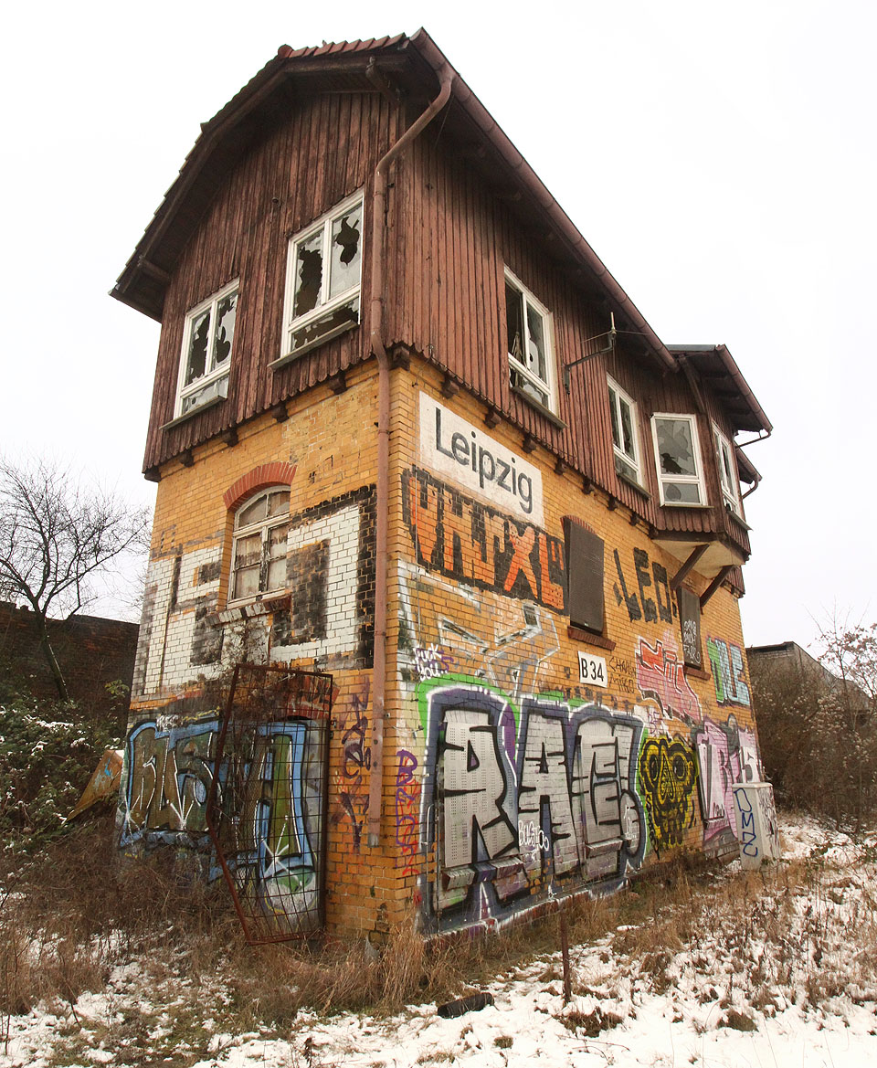 Také vzdálenější části hlavního nádraží utrpěly. Město se po sjednocení Německa rychle vylidňuje a místo Němců, kteří odcházejí na západ, zaplňují domy blízkovýchodní přistěhovalci. Ti dávají životnímu prostředí a kultuře města zabrat.