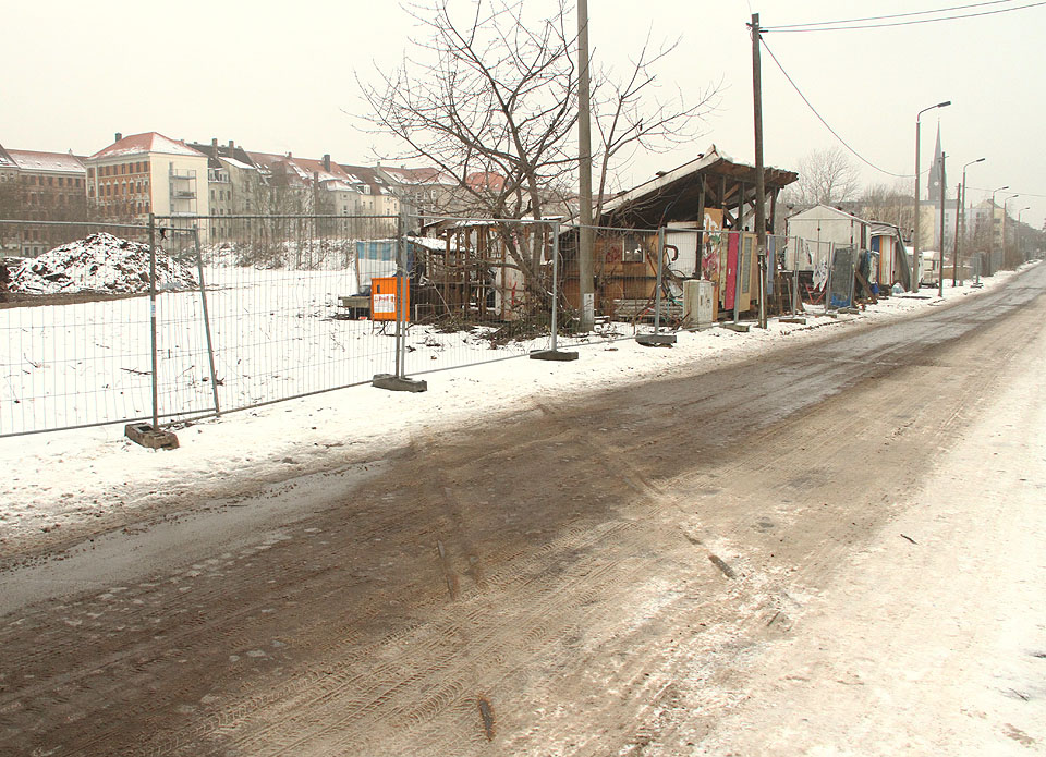 Bývalé železniční dílny podél Schultze-Delitzch Straße byly před několika lety zrušeny, aby ustoupily výstavbě silničního průtahu. Zmizela tak romantická železniční čtvrť jako z Tajemné Řásnovky.