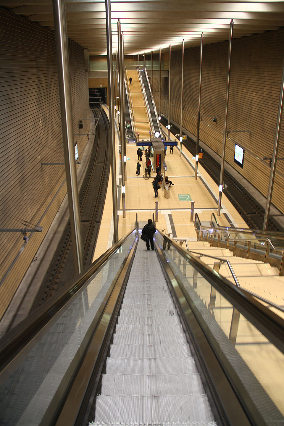 Kromě <a href=/Tema/Leipzig%20Hauptbahnhof%20(%C5%BEst)>hlavního nádraží</a> se v Lipsku nachází přímo pod hlavním náměstím (Markt) také zastávka regionálních vlaků <a href=/Tema/Leipzig%20Markt%20(%C5%BEzast)>Leipzig Markt</a>, která trošku připomíná metro.