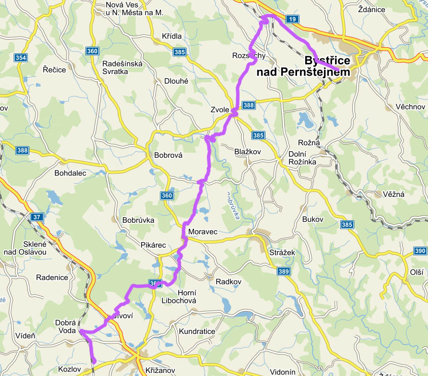 Celkem jsem za 7,5 hodiny včetně přestávky na oběd a návštěvy tábořiště ujel na běžkách 30,5 km, tedy globální průměrná rychlost překročila 4 km/h.