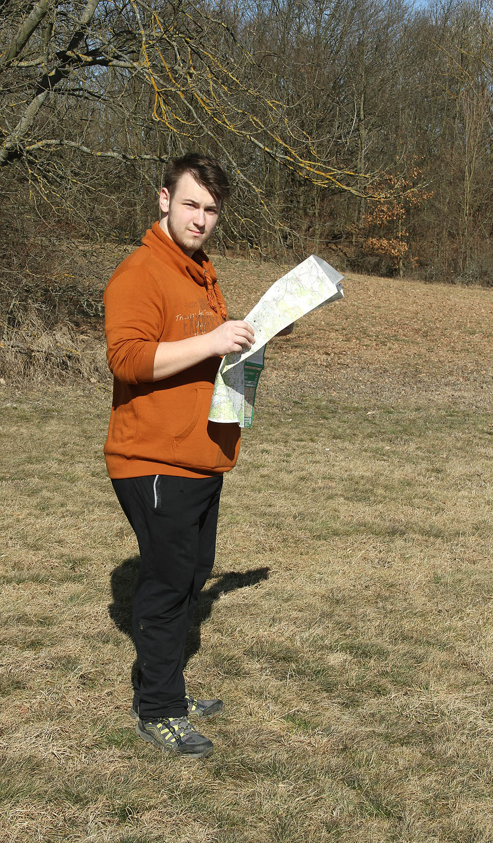 Očihi - rozený vůdce, který se chopil mapy a hodlá se chopit i tábora Nemesis.