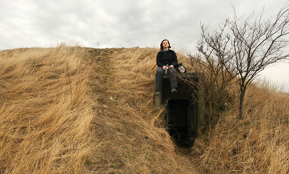 Podzemí si nás ale stejně našlo. Nejprve ve formě <a href=/Tema/Kryt%20na%20Stolov%C3%A9%20ho%C5%99e>pozorovacího krytu</a> na Stolové hoře.