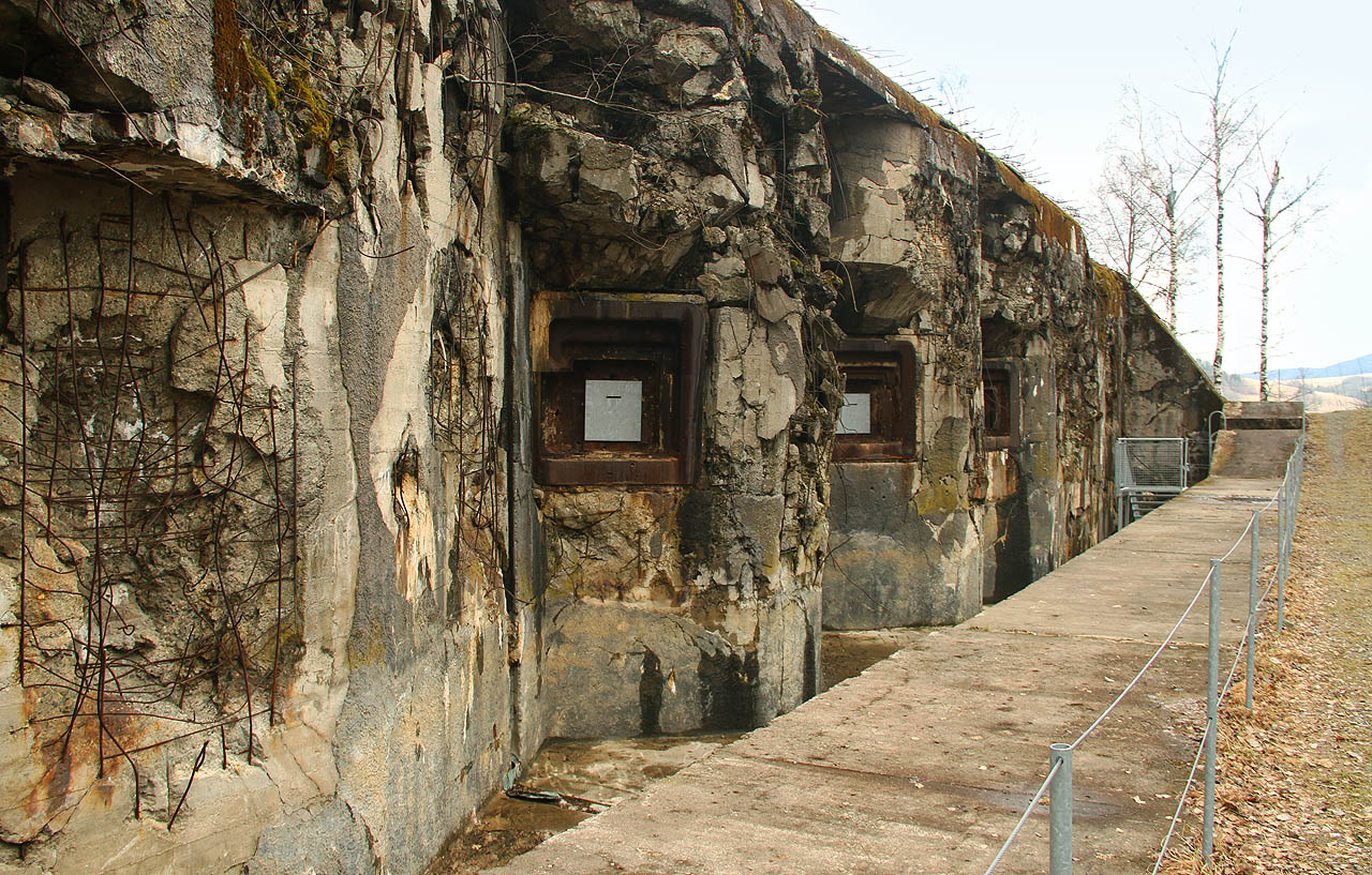 Dělostřelecký srub K-Bg-S11 zapojený do sítě podzemních chodeb a sálů <a href=/Tema/D%C4%9Blost%C5%99eleck%C3%A1%20tvrz%20H%C5%AFrka>dělostředělostřelecké tvrze Hůrky</a>.