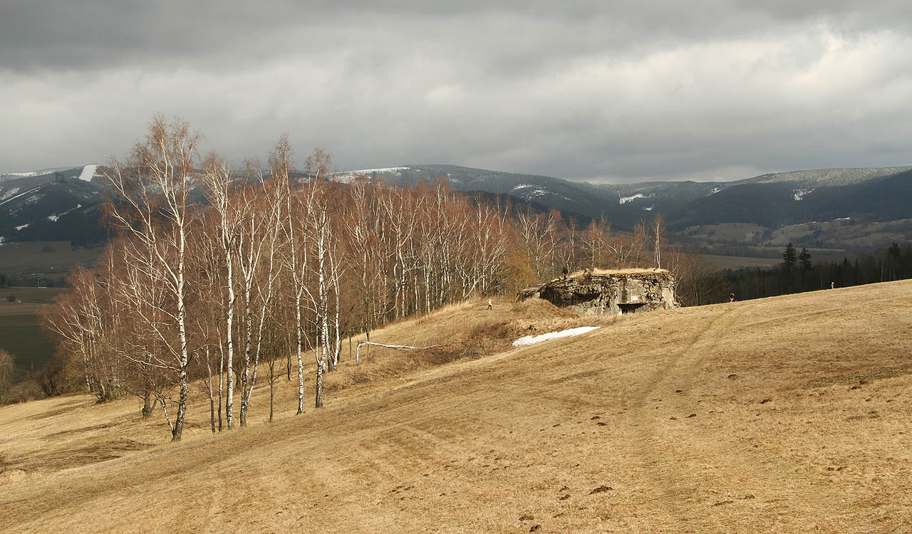 Ačkoliv druhý březnový víkend už přicházelo jaro, nad Králickým sněžníkem se ještě stále držely těžké sněhové mraky. Odpoledne dokonce napadlo několik centrimetrů sněhu.