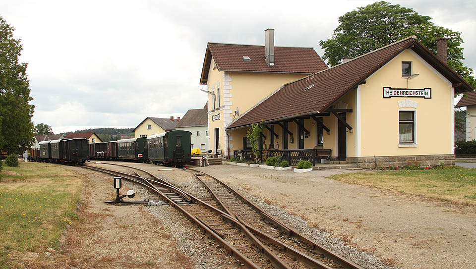 Na zpáteční cestě jsme se ještě zastavili na dvojici úzkokolejek. Ta jižnější začíná v rakouském Heidenreichsteinu a v provozu je už jen příležitostně.