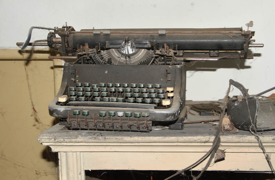 Po cestě zpátky nás ještě náhoda přivedla do útrob jedné nečekaně opuštěné budovy. Výsledek našeho pátrání vystačí na samostatný článek někdy v budoucnosti.