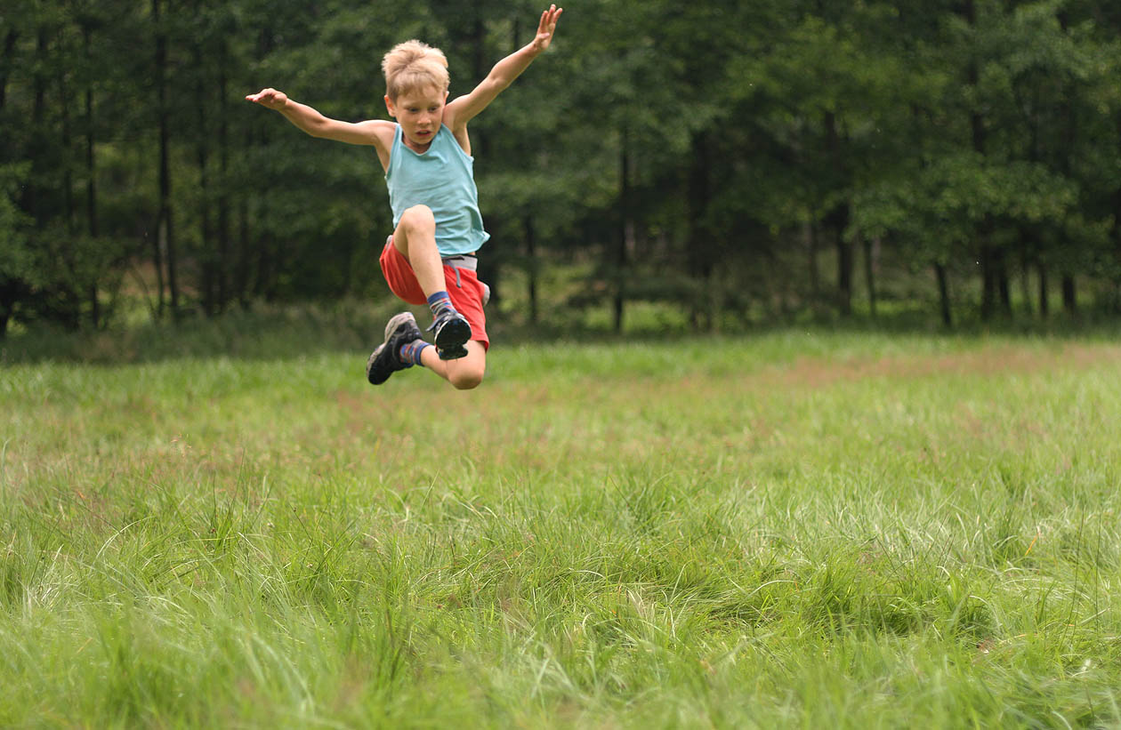 Schopnost skákat výš než ostatní mají zřejmě Jasmínka s Rysem v rodině. Zde vyletěl takřka mimo záběr.