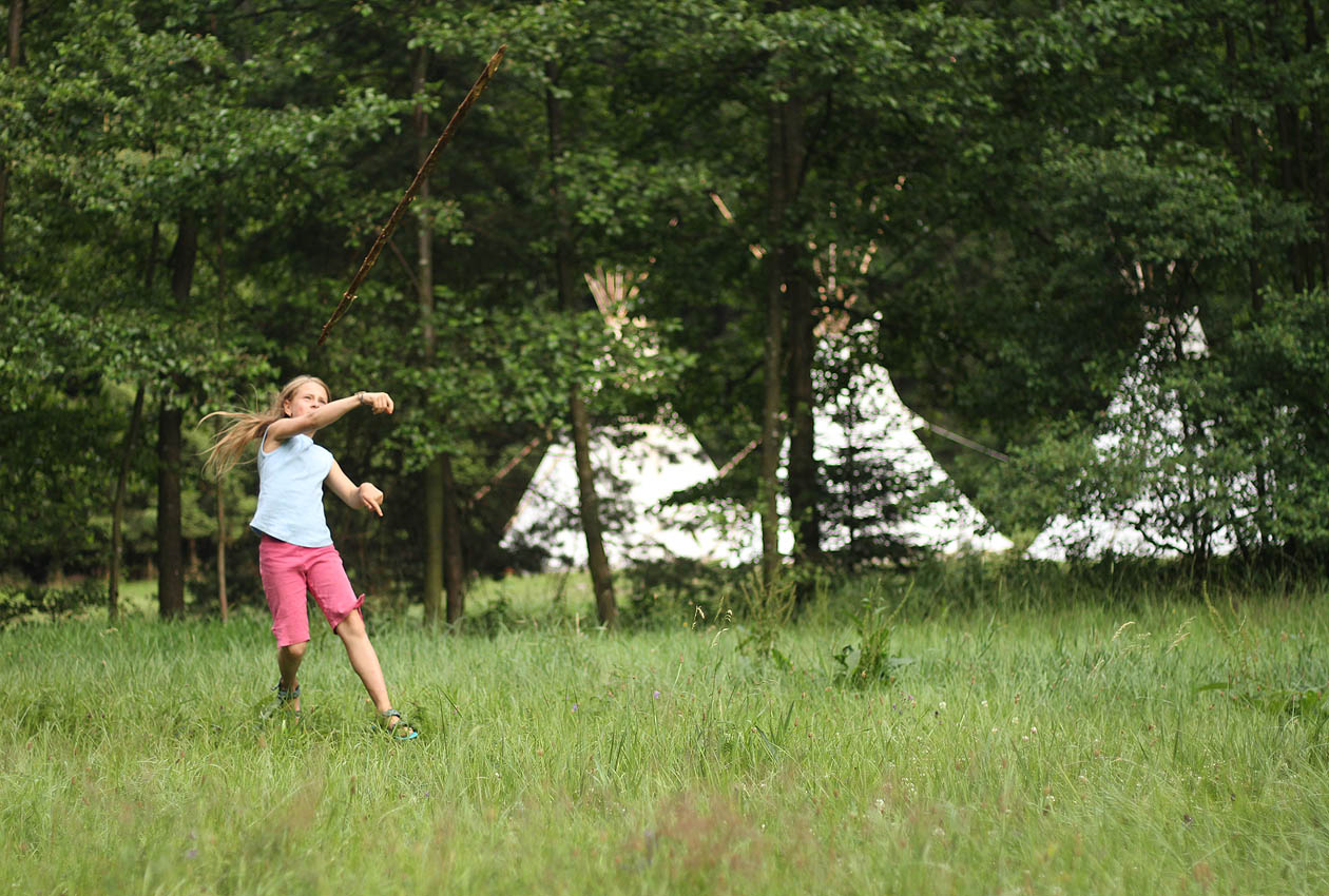 Liška se ukázala být schopnou vrhačkou oštěpů.