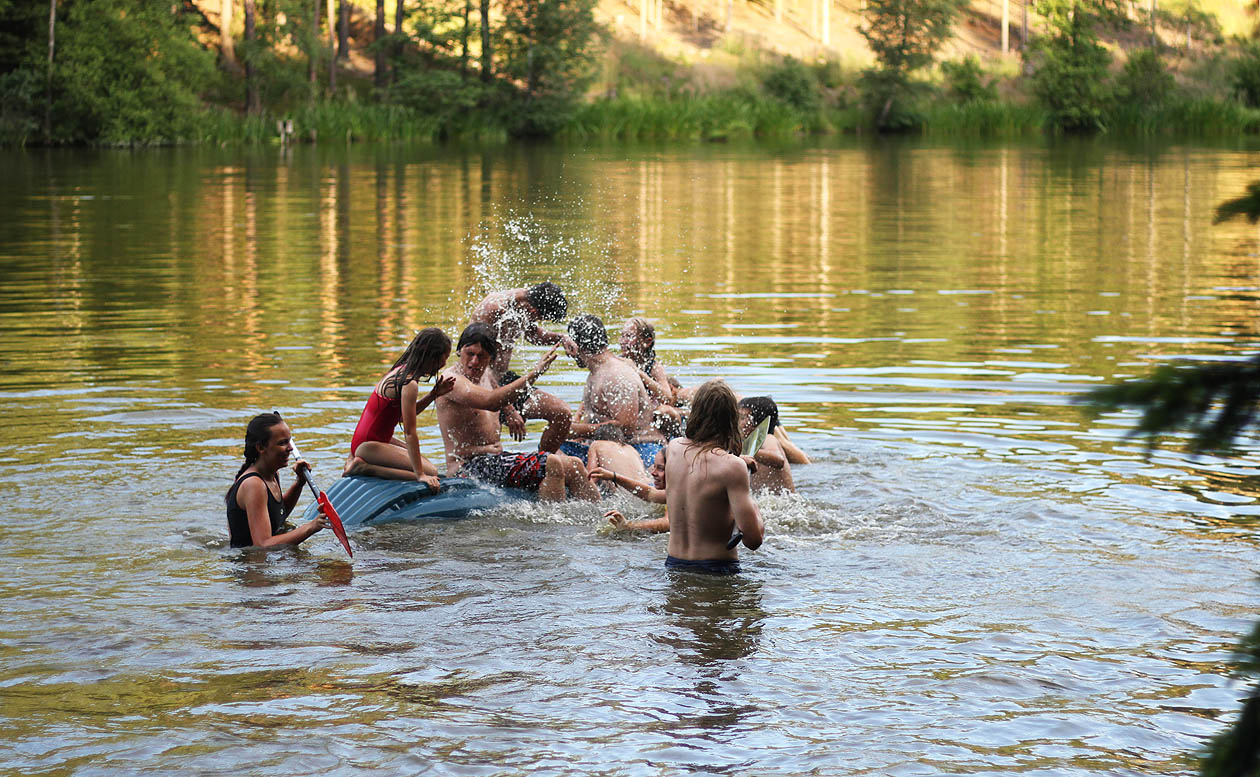 Jako každý rok, i letos Vampolák lákal k vodním hrám i bitvám.