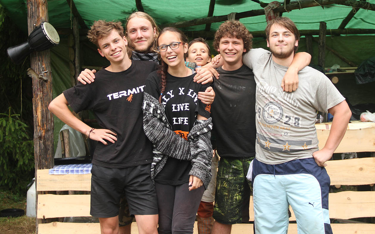 Eliška se občas jaksi stávala středem pozornosti přítomných mužů všech věkových kategorií.