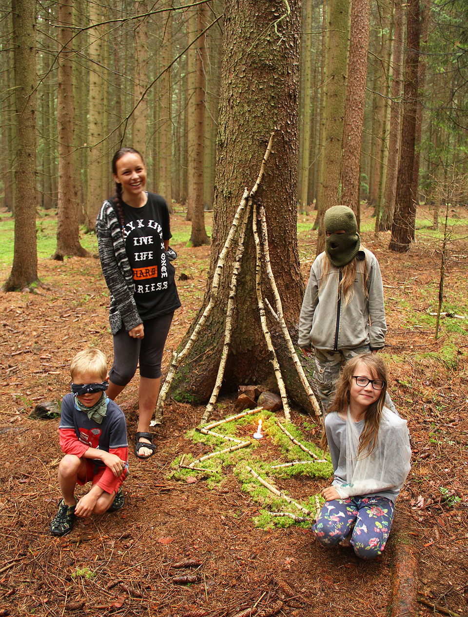 Očividně ani to jim ale nezkazilo dobrou náladu. Holt tvrdá spartánská výchova.