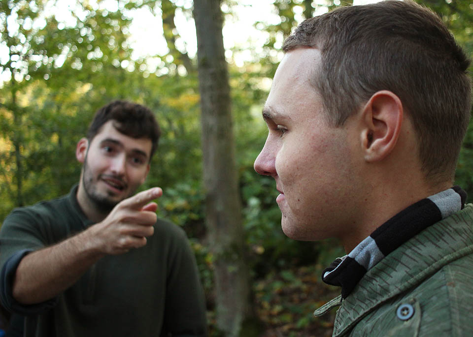 Romainovi se oheň, který postavil Sova, moc nelíbil, tak mu pořádně vyčinil.