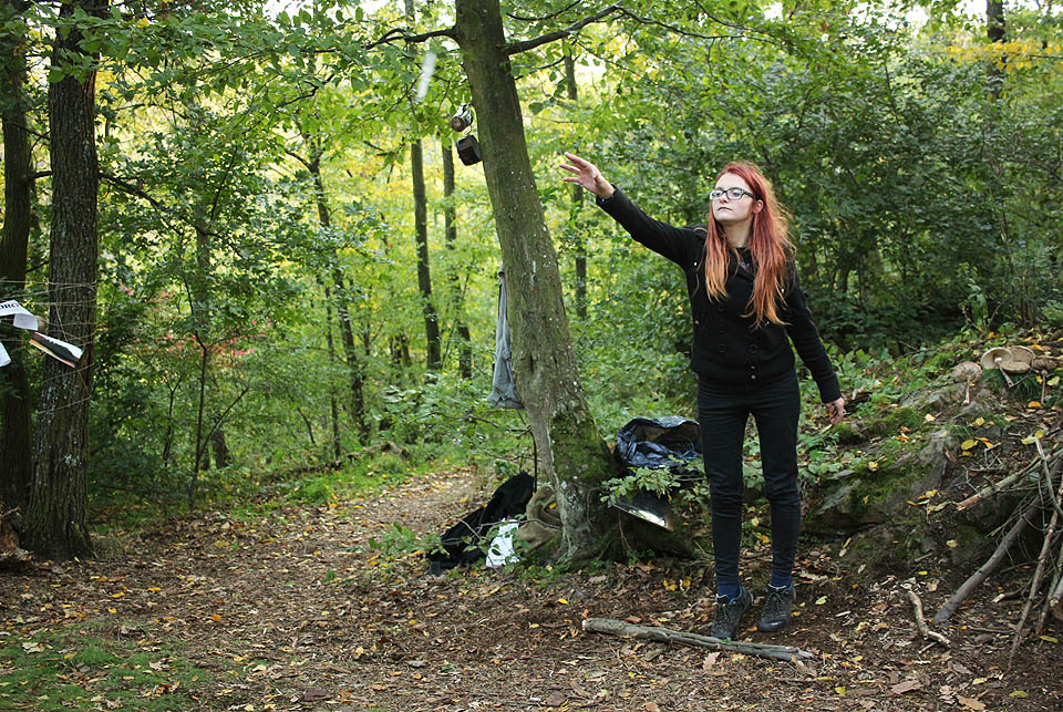 Nancy hází <s>Rourou</s> nožem.