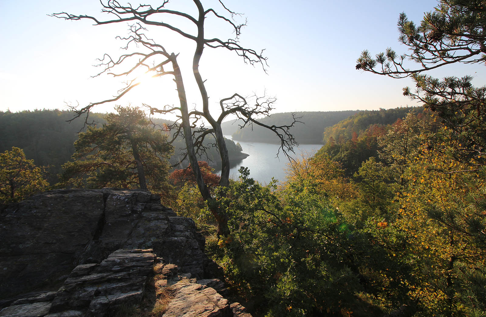 Nedělní ráno bylo současně tím prvním říjnovým.