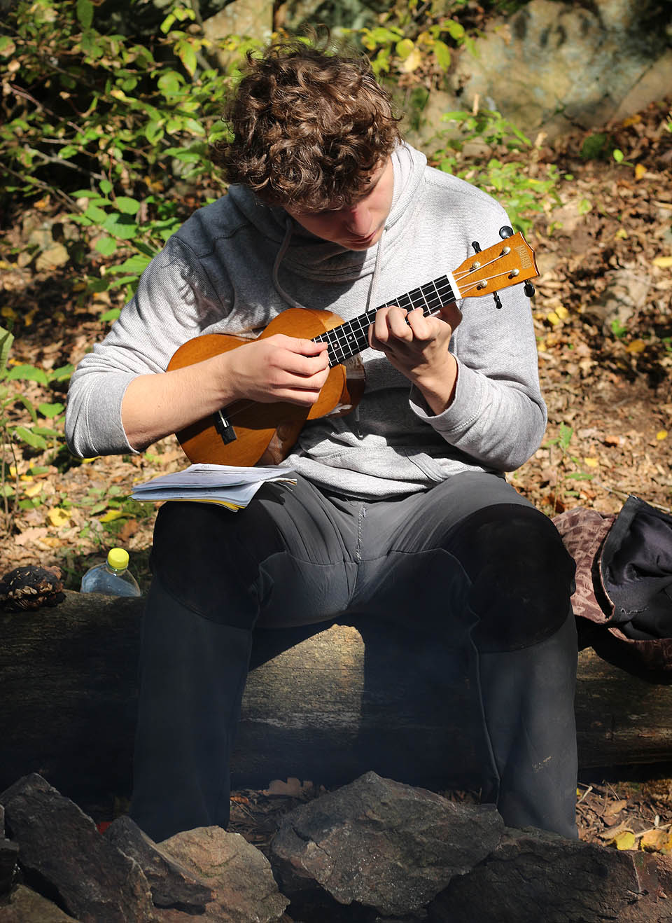 Ič opět vybalil ukulele, na které se už od léta docela naučil hrát. Společně se dvěma kytarami mu to docela pěkně znělo.