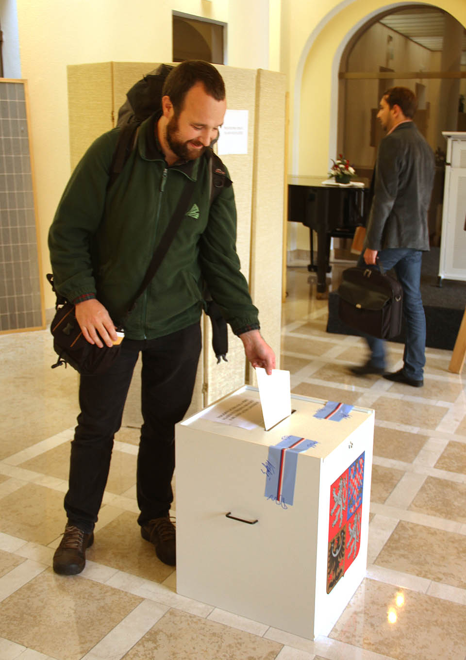 Ještě před odletem jsem stihl na českém velvyslanectví ve Vídni odvolit ve volbách do poslanecké sněmovny.