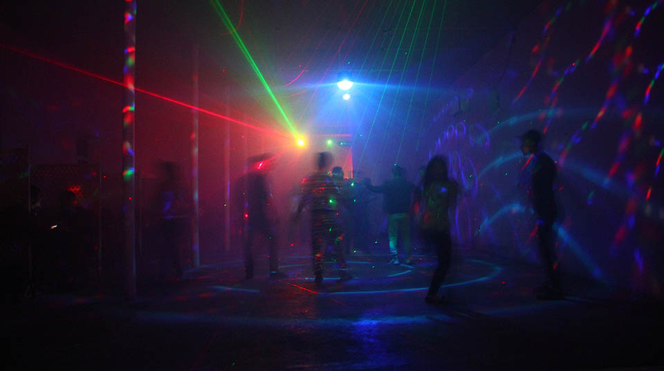 Místní kulturu je třeba absorbovat se vším všudy. Tak jsem po 19 letech byl zase jednou na diskotéce.