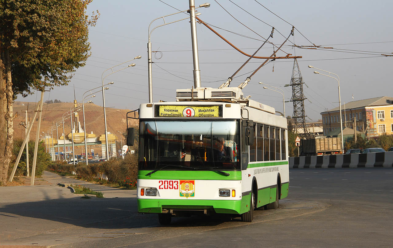 V Душанбе jsou (ruské) trolejbusy základem městské dopravy. Sedmisettisícové město nedisponuje tramvajemi a metrem už vůbec ne.