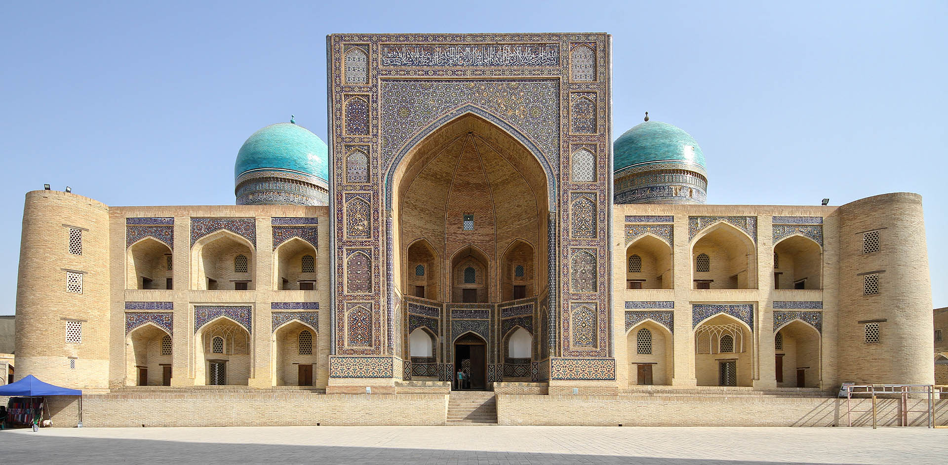 V Buxoře jsme navštívili místa, která už dobře znám z roku 2009. Hlavně medresy, které se stávají stále častějším turistickým cílem zvědavců z Evropy. Z některých se dokonce už staly luxusní hotely.