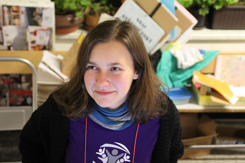 Drobek, která minulý týden přežila vlastní smrt při strašlivě vypadající autonehodě, měla s minimem pomocníků na starosti databázi všech účastníků a nonstop informační službu, bez které by se akce neobešla. Podala zřejmě největší pracovní výkon ze všech organizátorů.