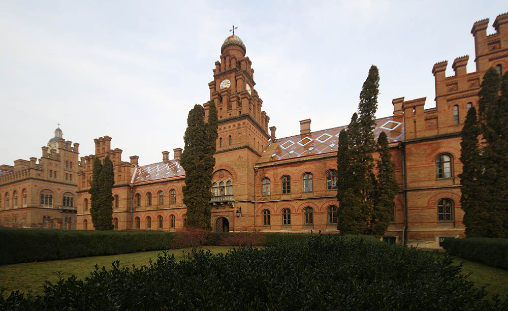 Loučíme se s univerzitou zamyšlením, jaké by to bylo studovat v tak slavné a zajímavé budově a vydáváme se do města poznat další místní památky.