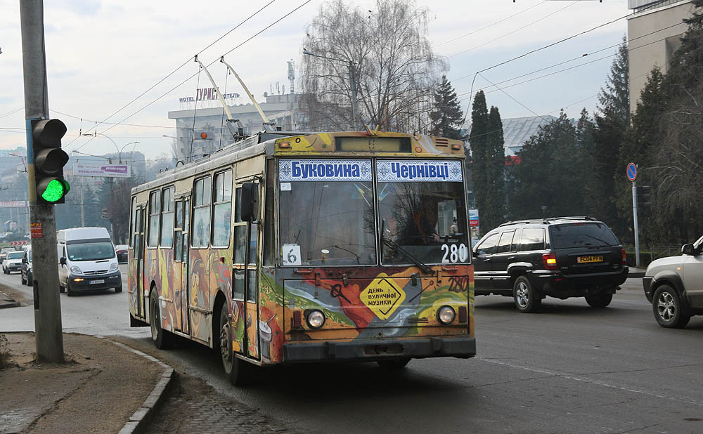 Největší atrakcí ve městě jsou zdejší trolejbusy, které kdysi nahradily krásné historické tramvaje.