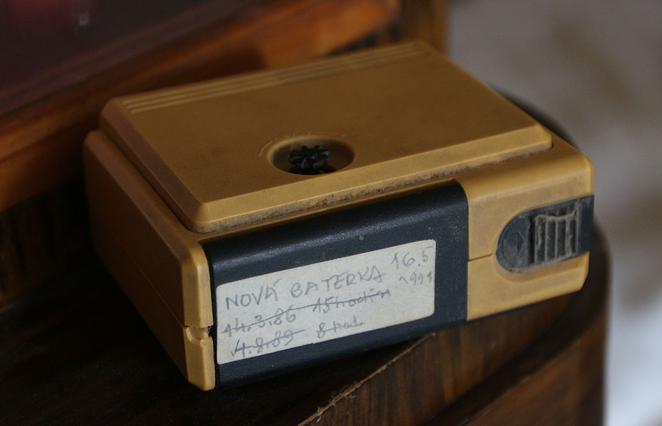 Jaroslav Foglar byl svým způsobem pedant už od mládí. Dokonalý systém všudypřítomných poznámek, zápisků a motivačních hesel může vyvolat jak úsměv, tak obdiv k nehynoucí lásce pro cestu k dokonalému uspořádaní tohoto světa.