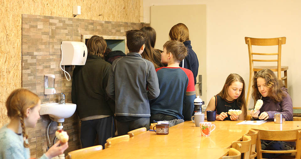 Když se nestal Očihi šéfem tábora, stal se aspoň šéfem kuchyně. O jeho tvorbu byl neskonalý zájem.