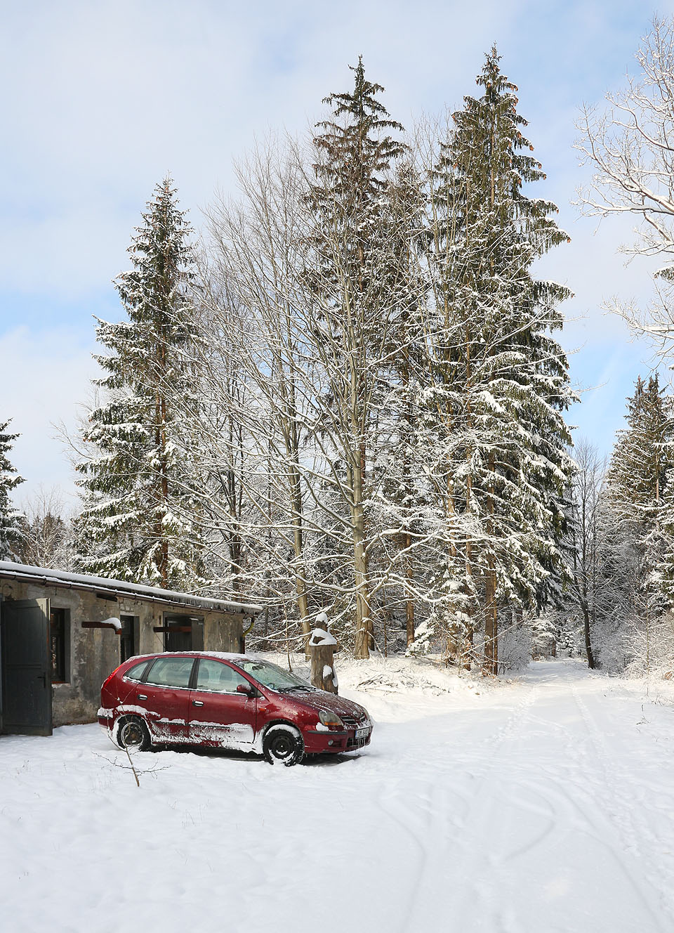 Počasí se postupně měnilo od naprosto zimního až po skoro jarní. Na zpáteční cestě nás ale nad Ostružnou zase zastihl blizzard.