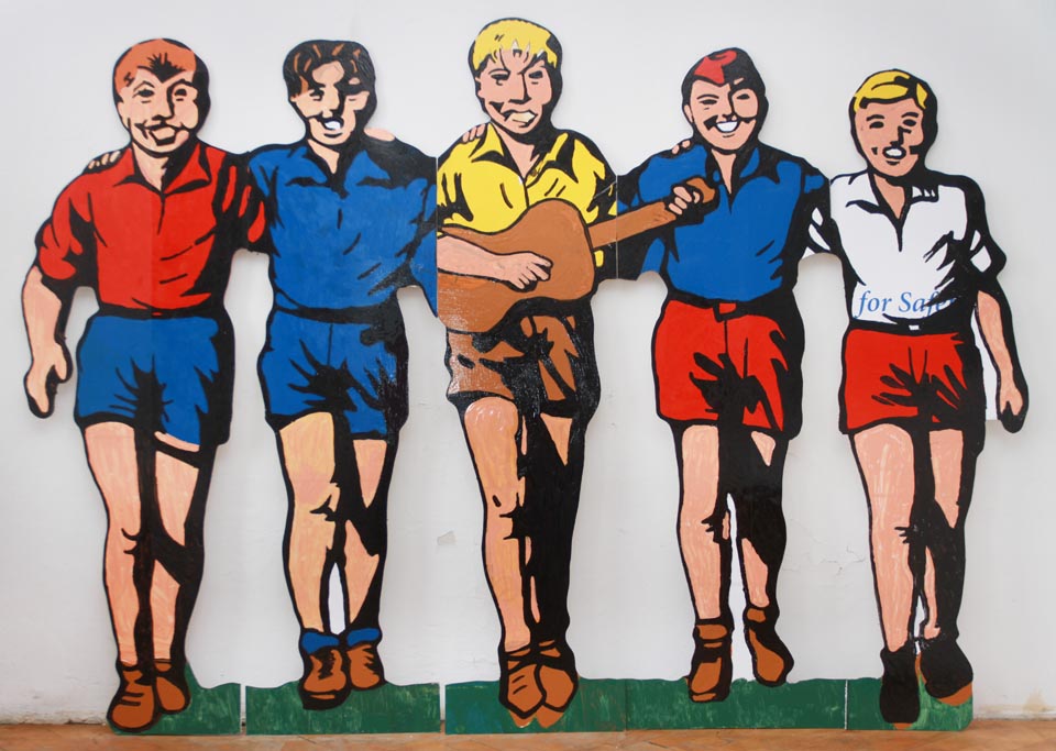 Mezitím pokračovalo malování Rychlých šípů v ukryté dílně v Brně. Stihli jsme to těsně, za cenu toho, že Mirek dušín bude zřejmě potřebovat plastiku.