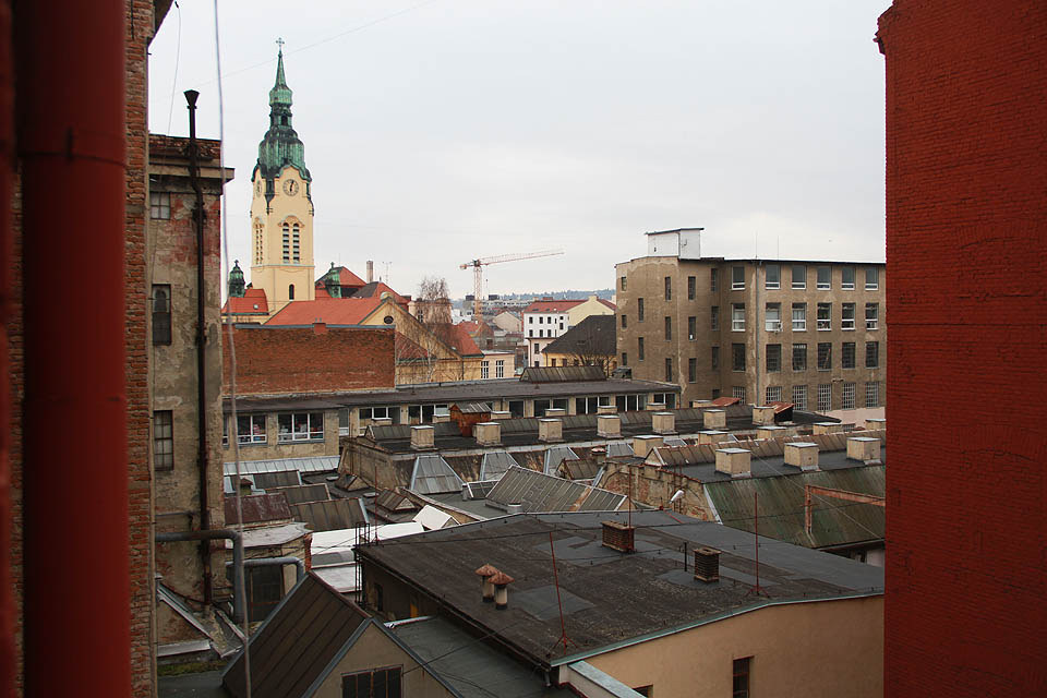 Kostel neposkvrněného početí vyrůstá z industriálního podhoubí <a href="/Tema/Mosilana">Mosilany</a> jako smrži podobná plodnice.