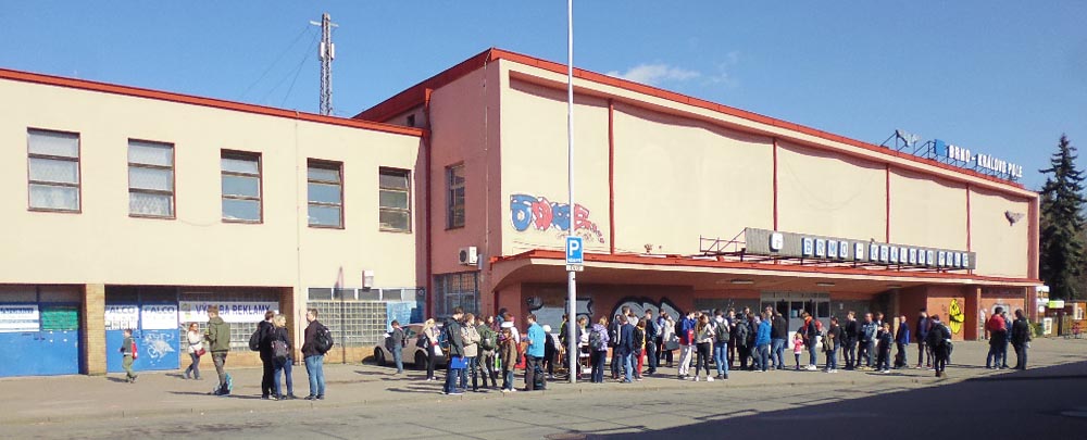 Start se polétech opět vrátil na <a href="/Tema/Brno-Královo Pole (žst)">královopolské nádraží</a> v Brně. Před čtvrtou hodinou na startu a stejně tak před sedmou při odevzdání se před budovou tvořila dlouhá fronta soutěžících.