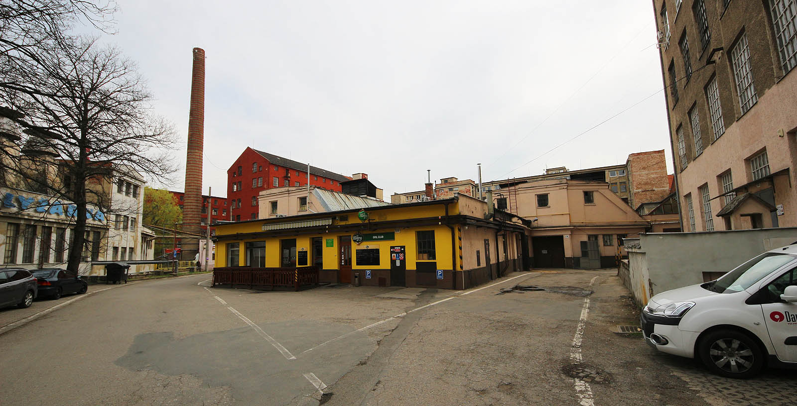 Protože se na konci května musí SPJF přestěhovan z pěkné klubovny v Moravské typografii do nových prostor, hledáme zajímavá a finančně dostupné místa v Brně. jedním z nich je také areál bývalé textilky Mosilany, rozkládající se na obou březích Svitavského náhonu.