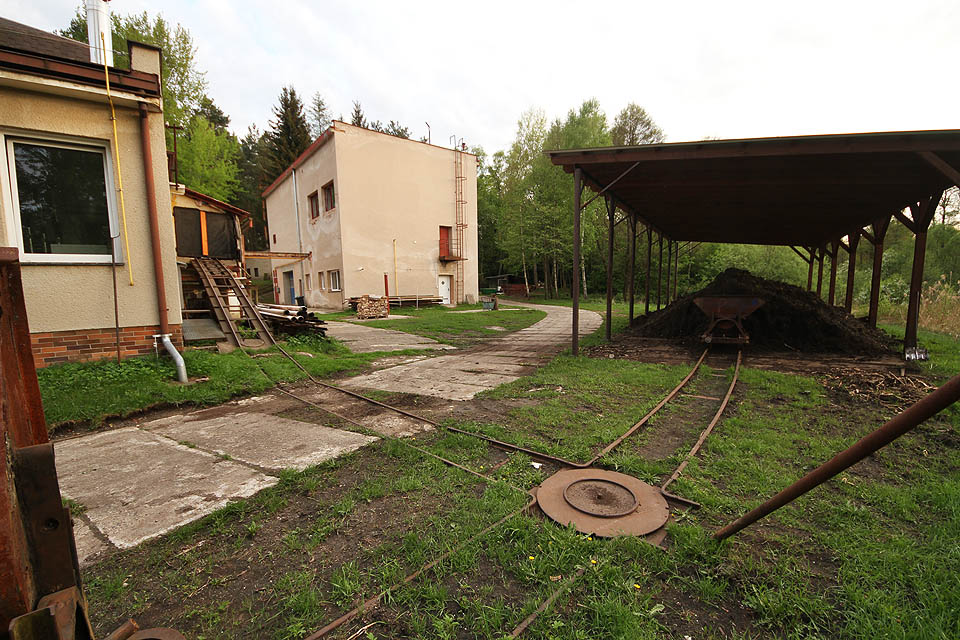 Lázně Kundratice jsou součástí města <a href="/Tema/Osečná">Osečné</a>, kde jsme před léty tábořili. Výjímečné jsou hlavně díky <a href="/Tema/Rašelinová dráha v Osečné">rašelinové úzkokolejce</a>, která slouží k dovozu bahna od pramene Ploučnice až do lázeňských van. Lázně Kundratice jsou součástí města <a href="/Tema/Osečná">Osečné</a>, kde jsme před léty tábořili. Výjímečné jsou hlavně díky <a href="/Tema/Rašelinová dráha v Osečné">rašelinové úzkokolejce</a>, která slouží k dovozu bahna od pramene Ploučnice až do lázeňských van.