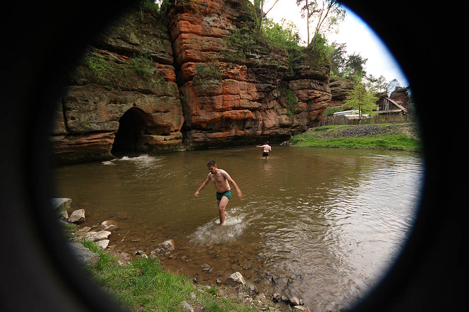 Také zde bylo nutné umístit skrýš. Doubravka přišla při dokumentaci naší práce na zvláštní efekt polooddělané krytky. Také zde bylo nutné umístit skrýš. Doubravka přišla při dokumentaci naší práce na zvláštní efekt polooddělané krytky.
