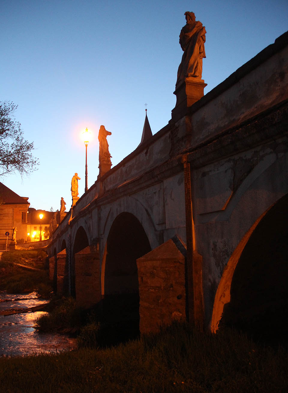 Přes <a href="/Tema/Tábor">Tábor</a> a Zvíkov jsme se stočili na východ a náročný víkend jsme zakončili umístěním posledního stanoviště v <a href="/Tema/Náměšť nad Oslavou">Náměšti</a>. Přes <a href="/Tema/Tábor">Tábor</a> a Zvíkov jsme se stočili na východ a náročný víkend jsme zakončili umístěním posledního stanoviště v <a href="/Tema/Náměšť nad Oslavou">Náměšti</a>.