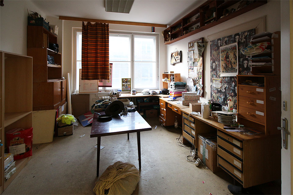 Na počátku posledního květnového týdne jsme se začali loučit s klubovnou na Moravském náměstí, tzv. Morkem. Za ty tři roky jsme si přepychové prostory s velikým oknem v centru města velice oblíbili.