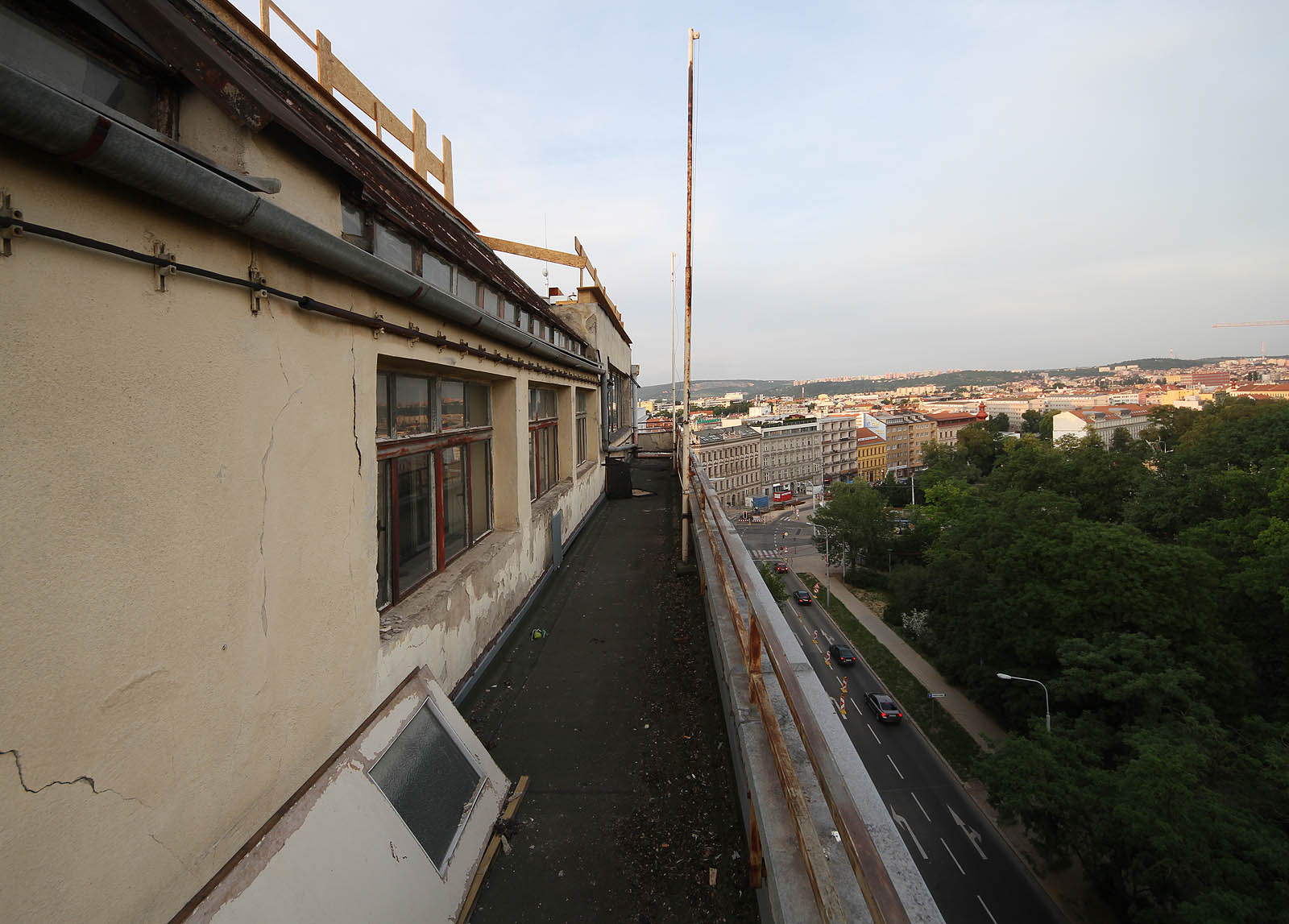 Poslední návštěva střechy s fenomenálním výhledem nejen na Moravské náměstí. Poslední návštěva střechy s fenomenálním výhledem nejen na Moravské náměstí.