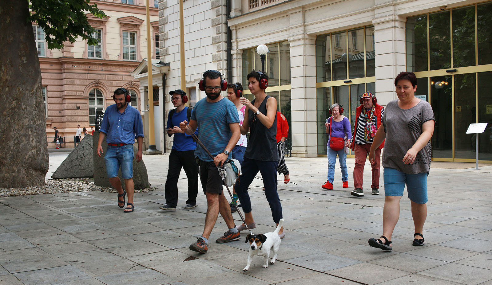 Na druhou elektrosmogovou vycházku nás v sobotu 16. června vyrazilo kromě paní průvodkyně a paní organizátorky celkem 8.