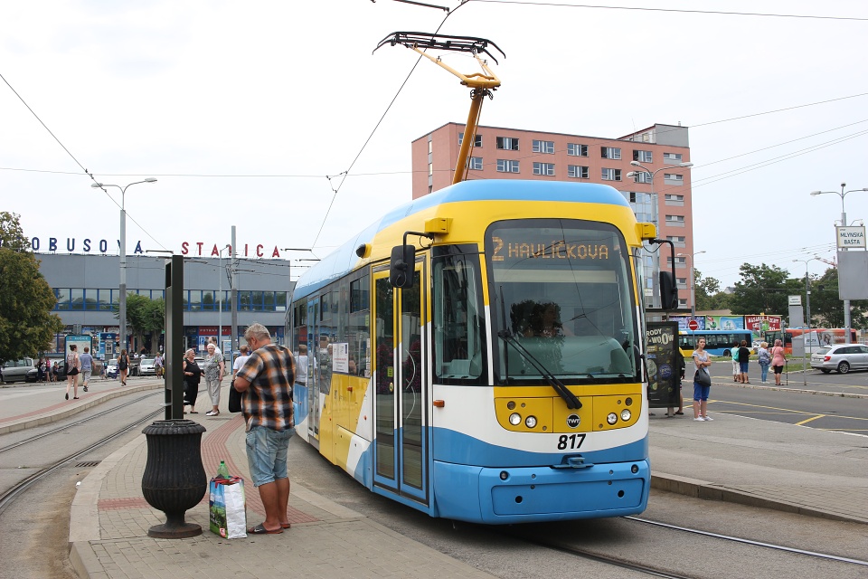 Přestože jsme tramvají jeli už v Plzni, nepohrdli jsme ani linkou č. 2 v Košicích. Ke cti zaniklého Československa nutno dodat, že většina košických tramvají pochází z Prahy a Krnova (společnost TWT).