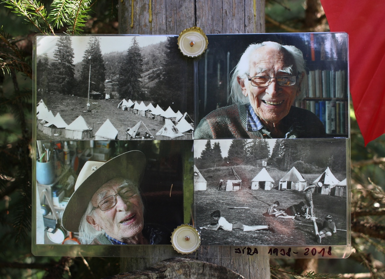 Na samotném tábořišti, které leží zhruba o 15 km dále, je pak pozdrav od účastníka tábora Jiřího Vodenky - Jíry. Nazdar do daleké Prahy!