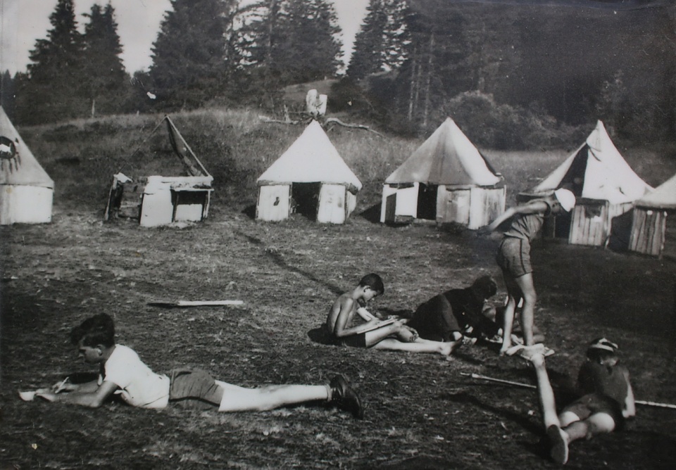 Vypůjčuji si od Jíry jednu z dobových fotk, abych ukázal, jak vypadalo tábořiště před 80 roky.