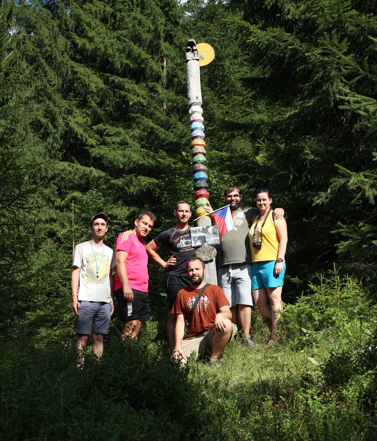 A totéž místo dnes. Loučíme se, nasedáme na velocipédy a míříme ještě výše do hor. Na shledanou zítra, snad v Jssini!