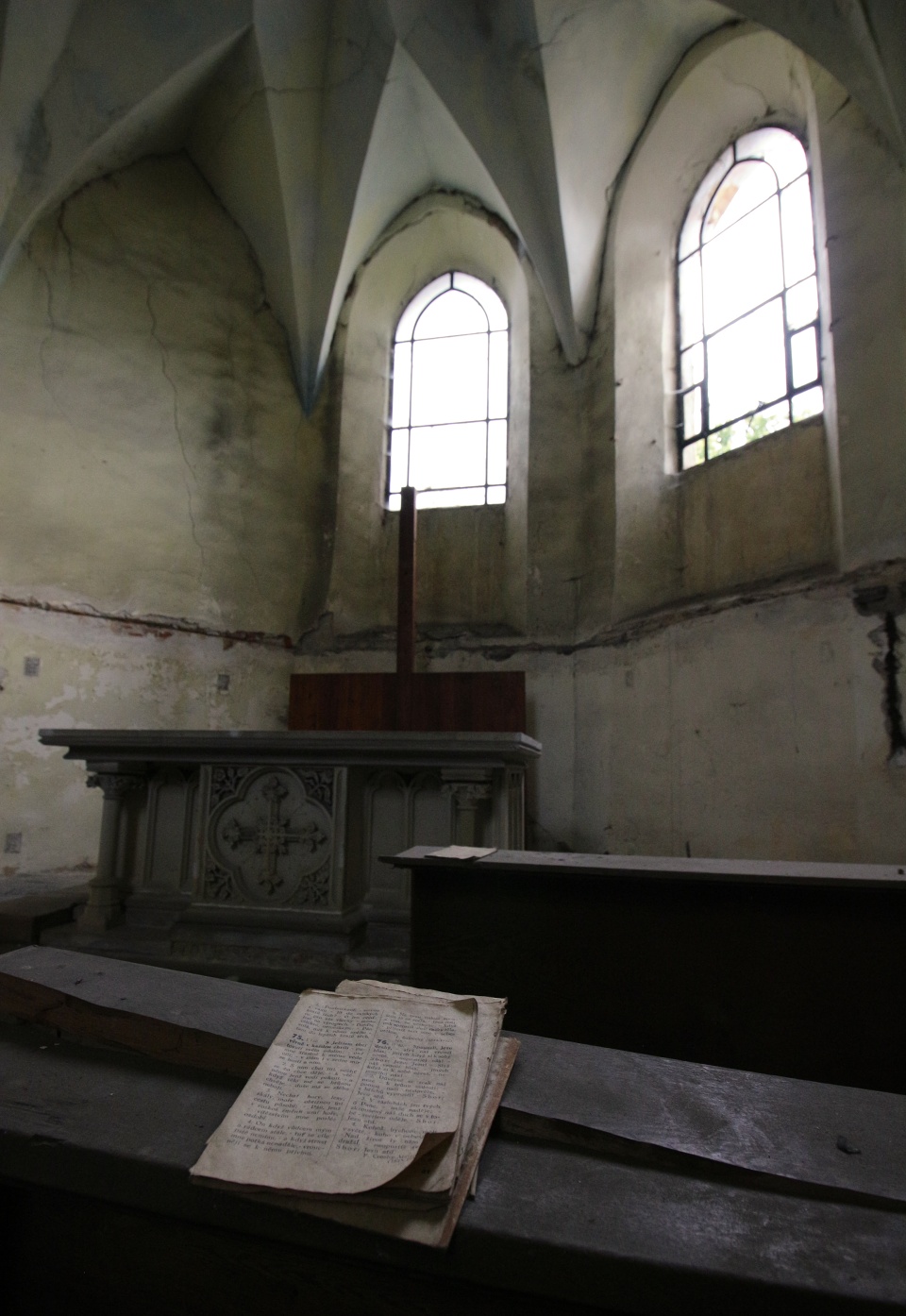 Netušeným překvapením na naší cestě se stal objev <a href="/Tema/Kaple sv. Jana Křtitele v Boru">opuštěné kaple církve Československé husitské v Boru u Tachova</a>. Jak známo, byla to právě tato církev, která významně zasáhla do vztahů mezi novým československým státem a bohem.